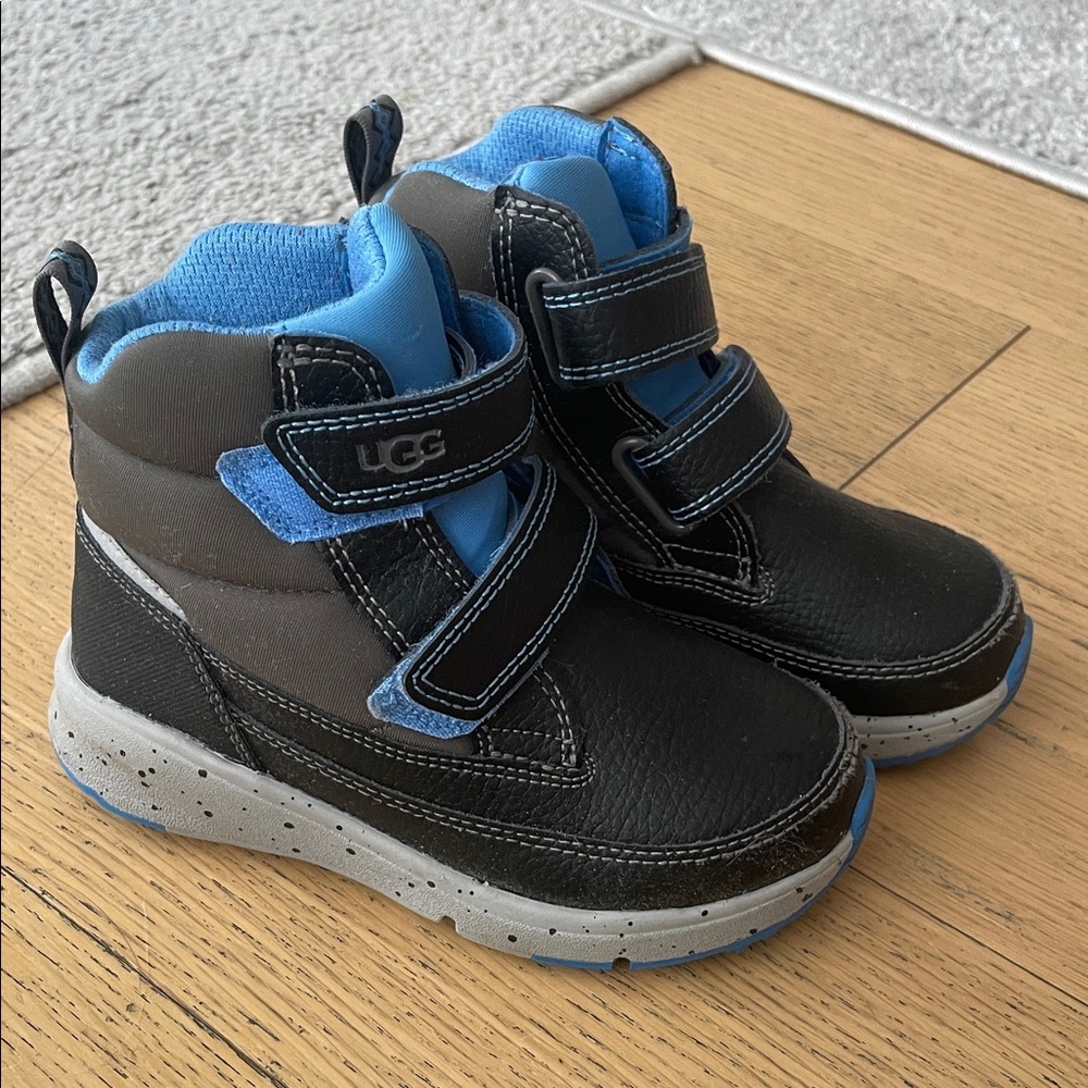 UGG Toddler Insulated Black and Blue Winter Boots Sz 9!